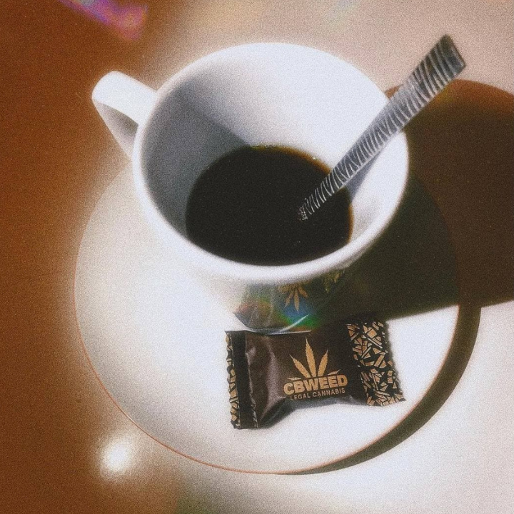 Bombom de Chocolate Preto com Sementes de Cânhamo