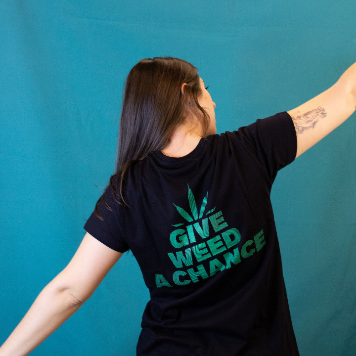 T-shirt Give Weed a Chance